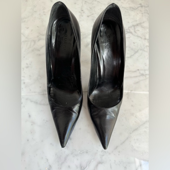 Gucci black leather heels with bamboo accent on heel. - Picture 6 of 8